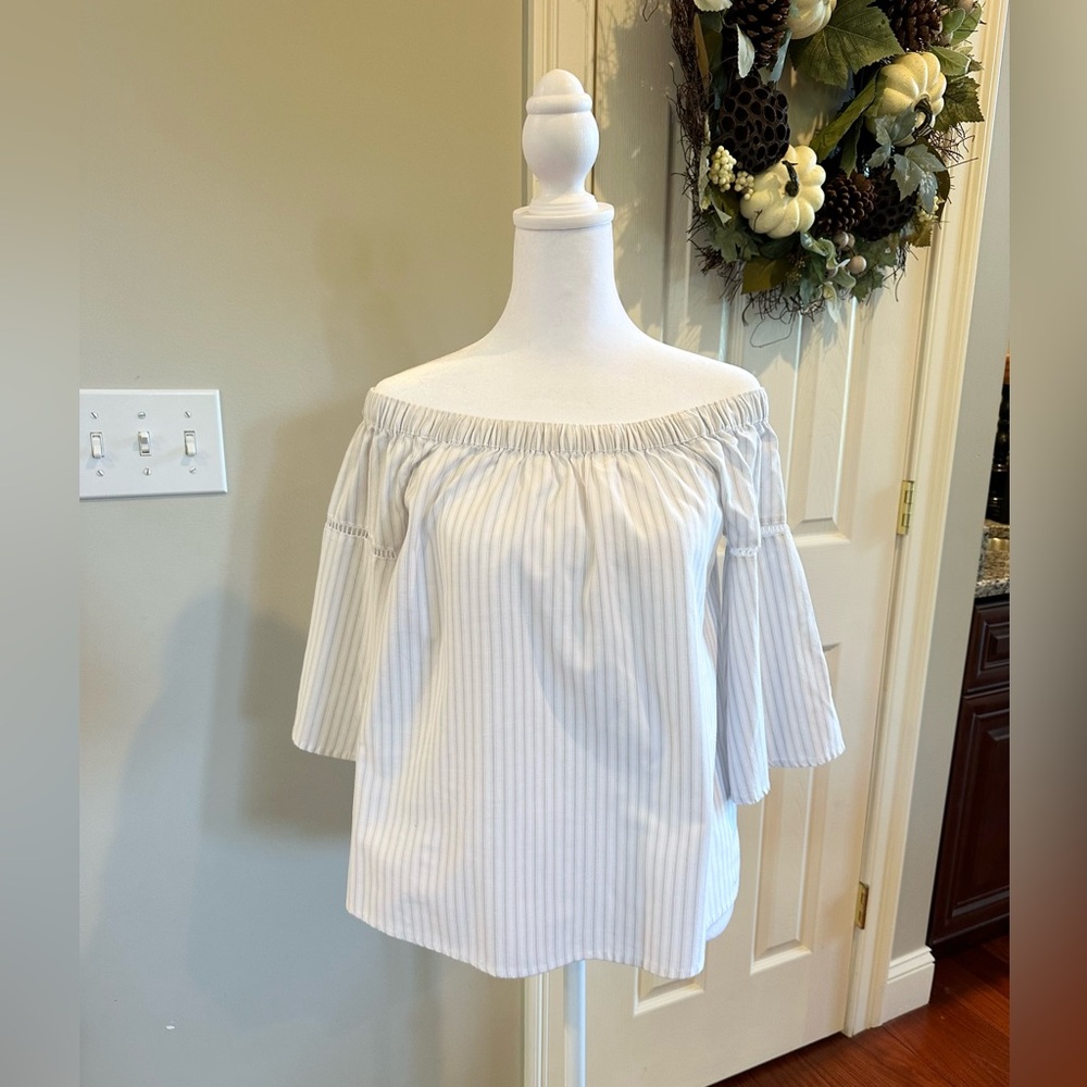 Abercrombie & Fitch Off-Shoulder White Striped Top - Size Small